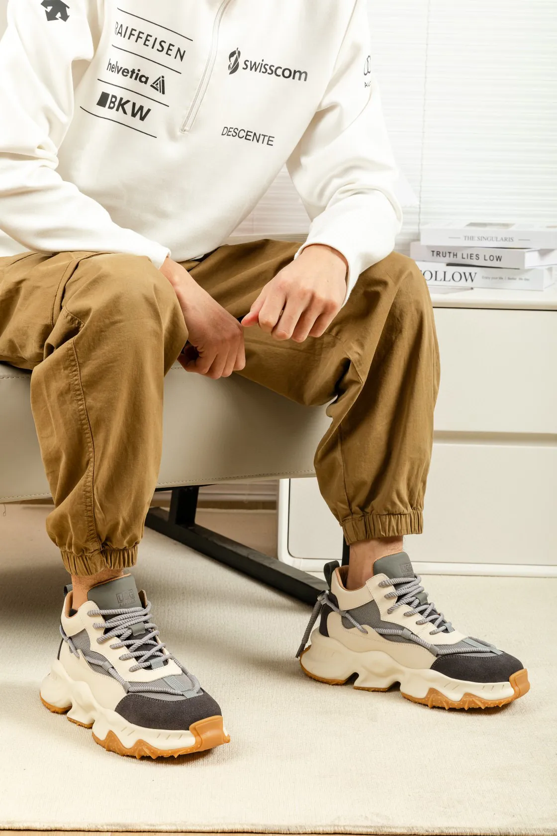 Men's shoes 💰620 IUGGI Heavy-duty thick-soled dad shoes EVA foam outsole Rarely seen on the market Retro version Very good-looking on the feet Mainly because it is so classy All-sheep fur lining Thick sole plate Super soft rebound Model 6081 Men's model 39-44 [issued]